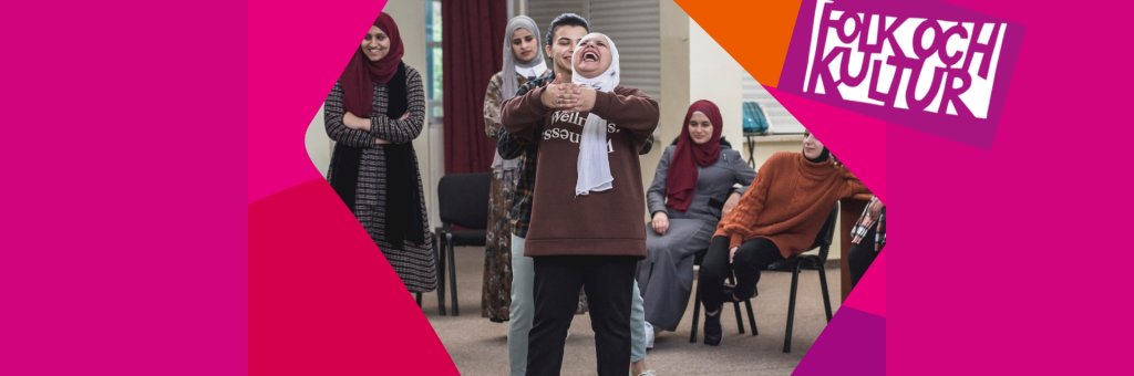 Foto från en workshop i Palestina med skrattande kvinnor