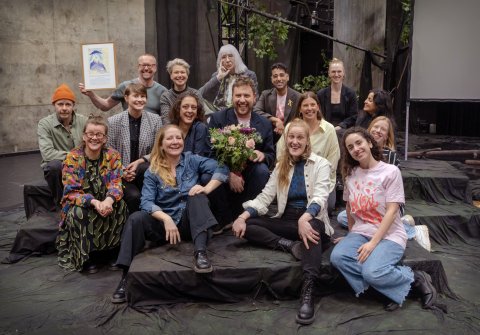 Gruppbild med några av Clowner utan Gränsers artister och kansli under prisutdelningen på Unga Klara.