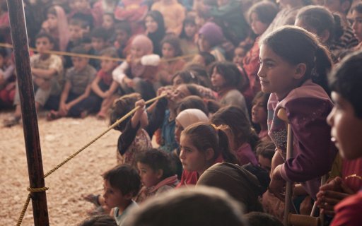 Närbild på publiken vid ett uppträdande